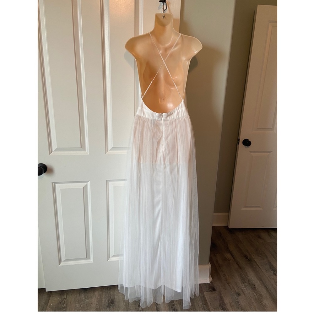 Gorgeous white wedding dress from Windsor - Picture 2 of 3
